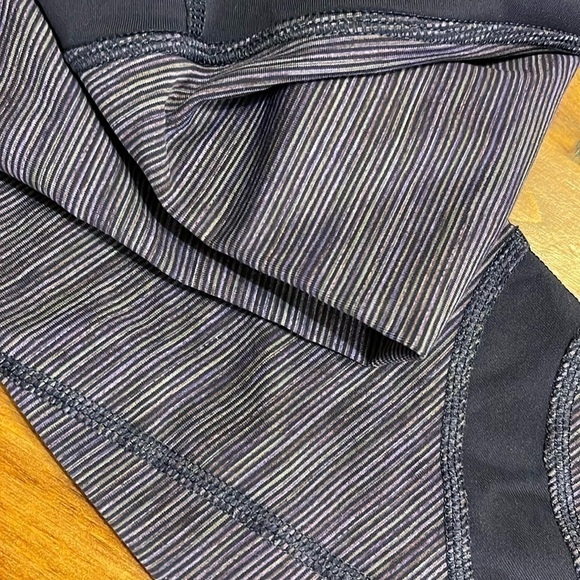 Lululemon athletica capris leggings in purple size women’s 6 - Picture 4 of 4